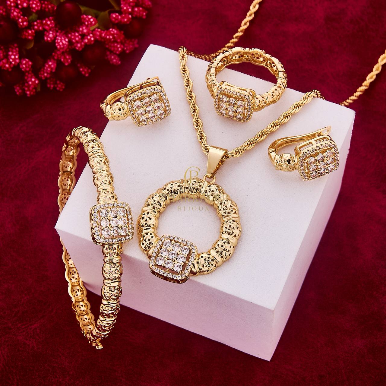 😍 طقم التاج الذهبي فخامة ملكية بكل التفاصيل